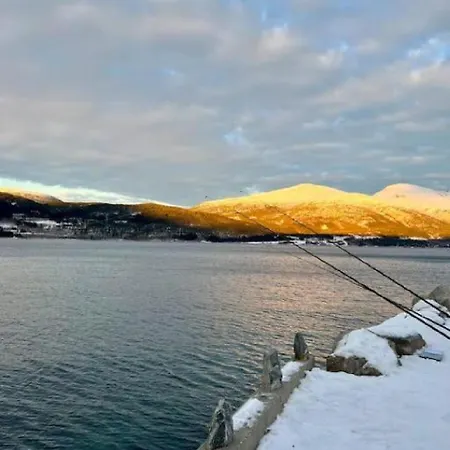 Fjord-holiday-lodge Mit Atemberaubendem Panorama Afarnes