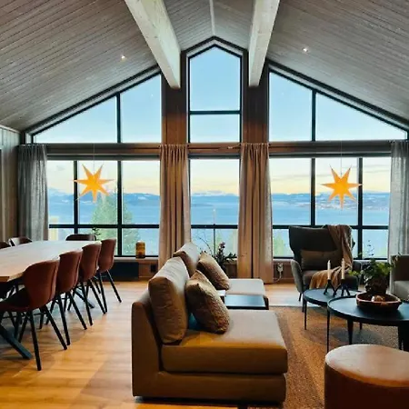 Fjord-holiday-lodge Mit Atemberaubendem Panorama Åfarnes