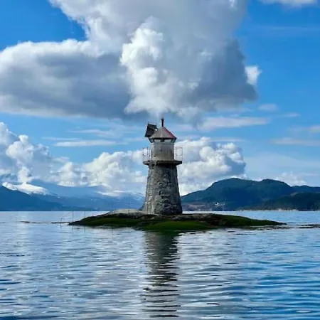 Fjord-holiday-lodge Mit Atemberaubendem Panorama Åfarnes