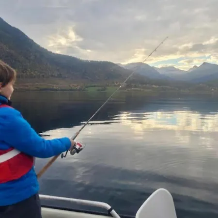 Fjord-holiday-lodge Mit Atemberaubendem Panorama בית נופש