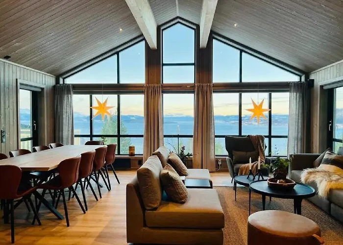 Fjord-holiday-lodge Mit Atemberaubendem Panorama Åfarnes