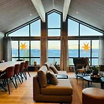 Fjord-holiday-lodge Mit Atemberaubendem Panorama Åfarnes