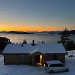 Fjord-holiday-lodge Mit Atemberaubendem Panorama Åfarnes